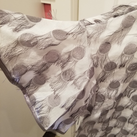 Banana Republic unique textured blouse - Picture 2 of 4